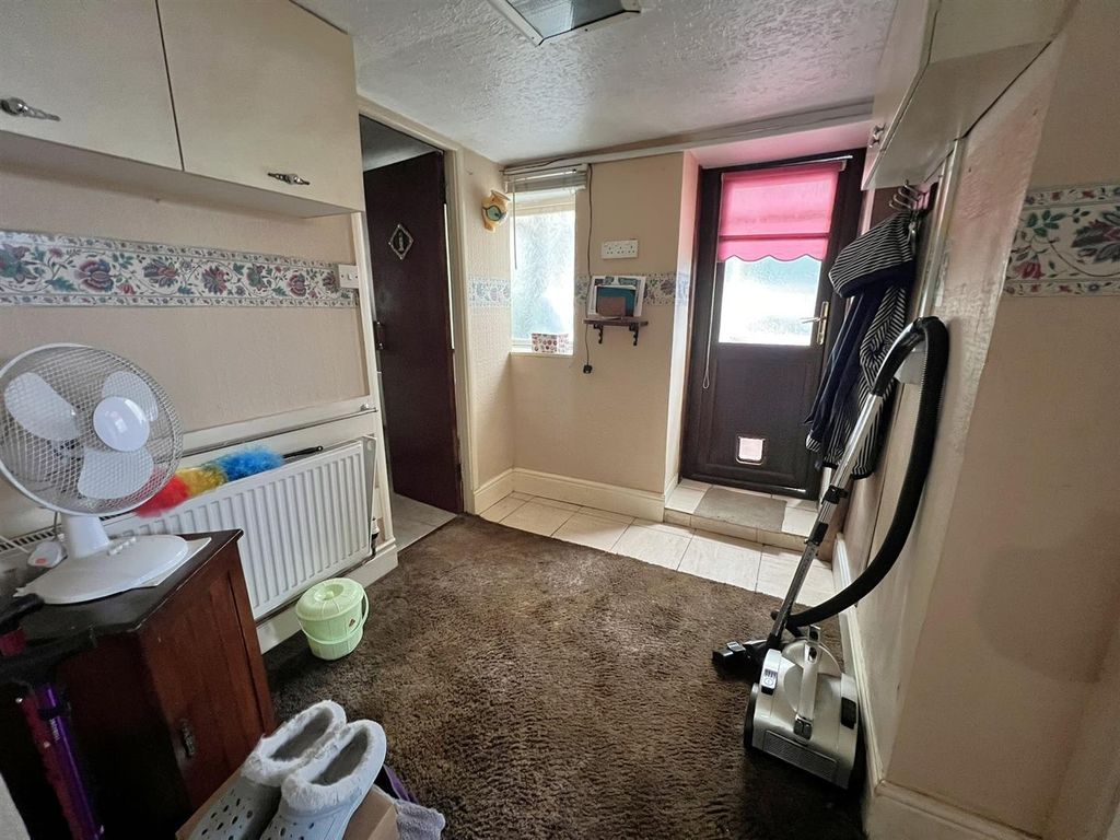 Property photo 3 of 28