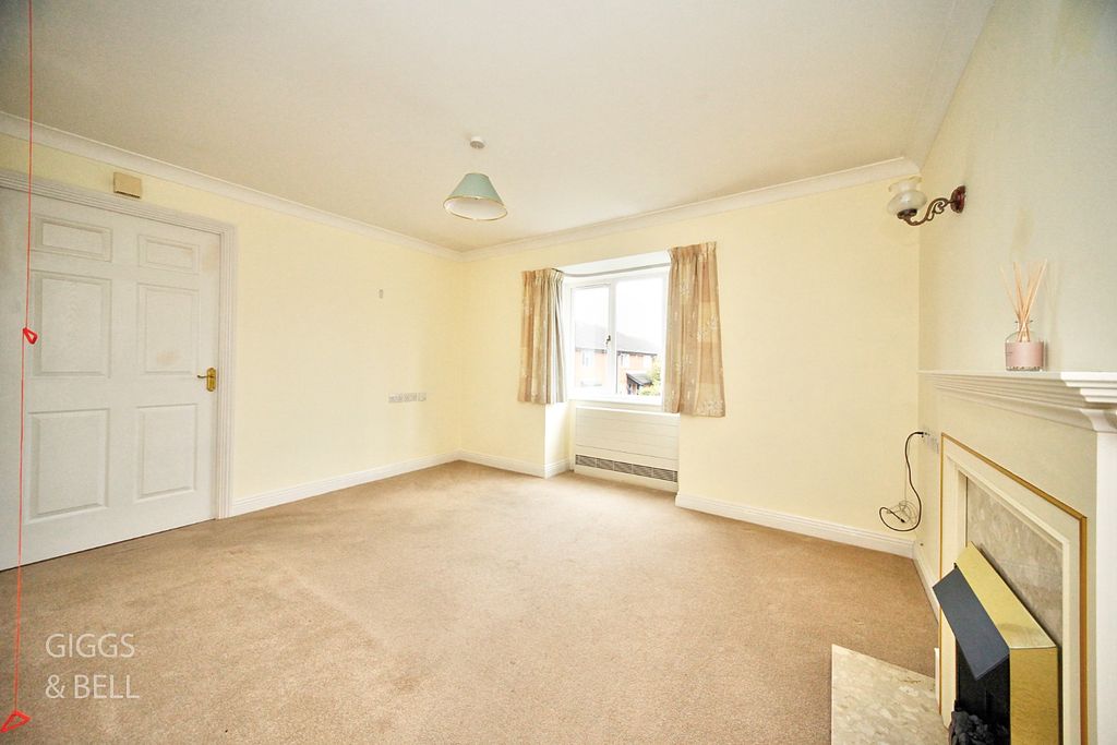 Property photo 3 of 12 3808853