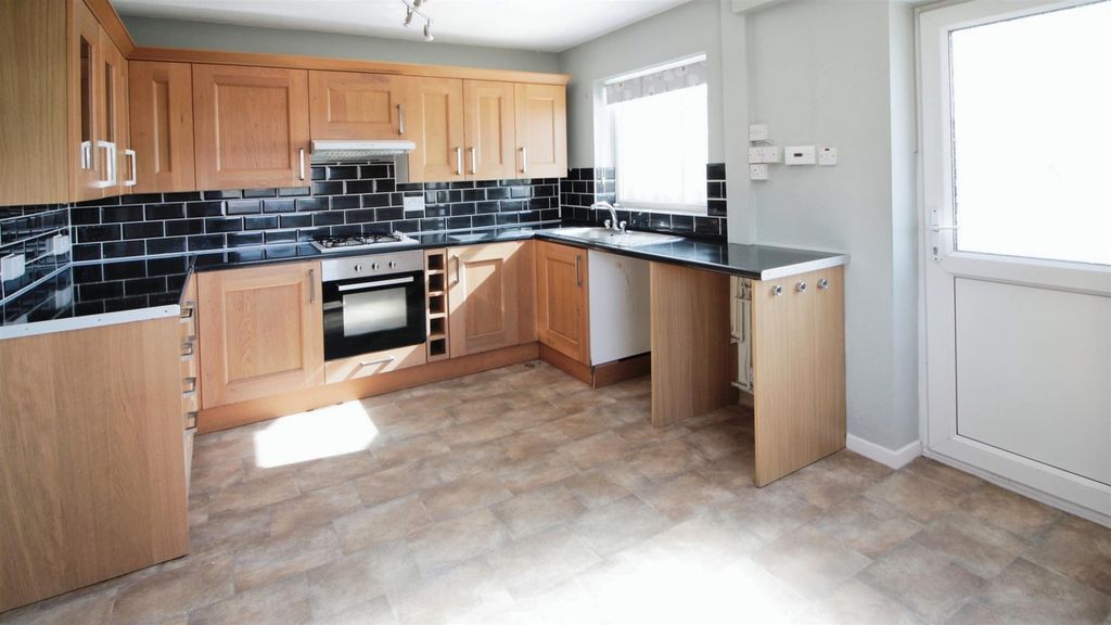 Property photo 2 of 15 Kitchen/Dining Room