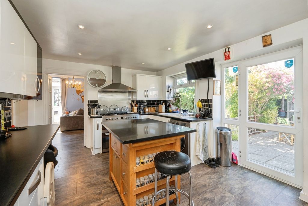 Property photo 3 of 18 Pbox-Img.Jpg
