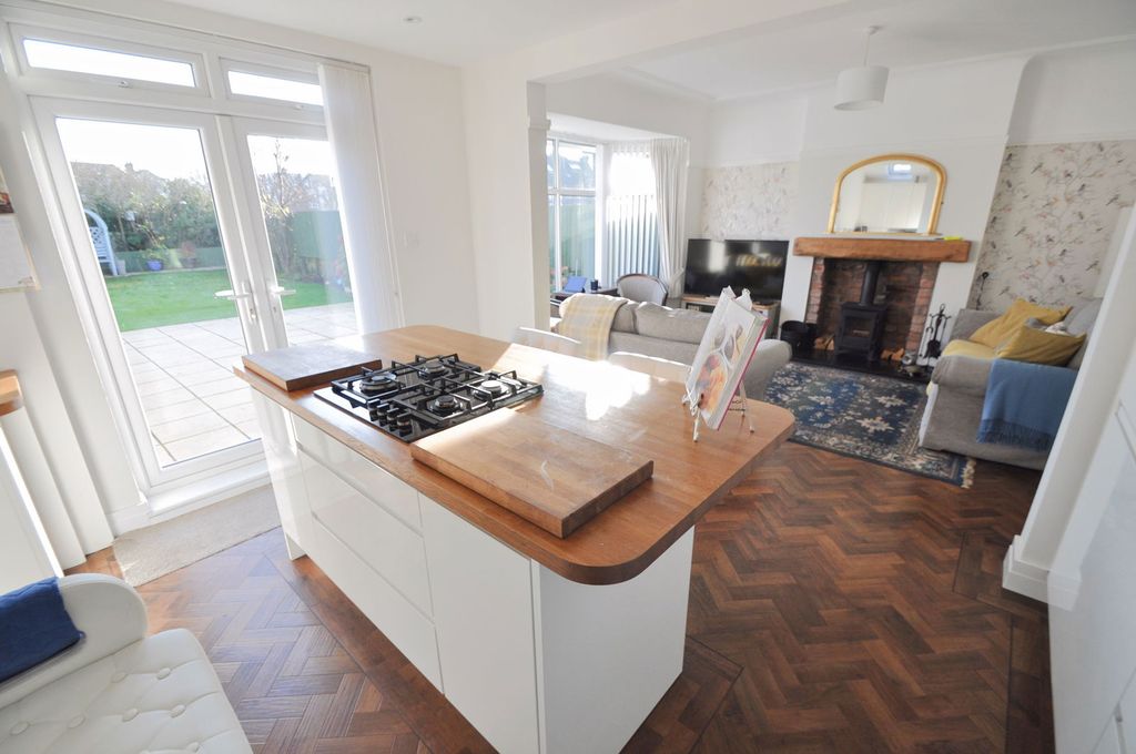 Property photo 2 of 51