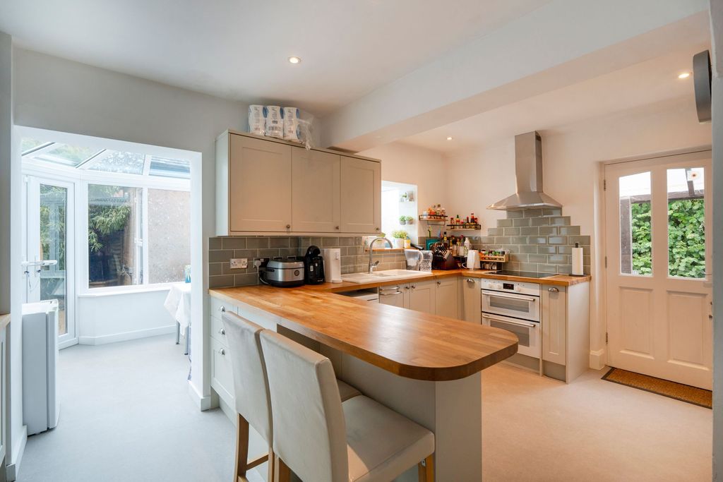 Property photo 2 of 18 Kitchen / Breakfast Room
