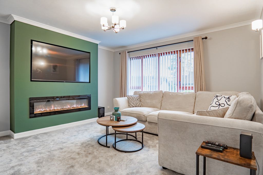 Property photo 2 of 32