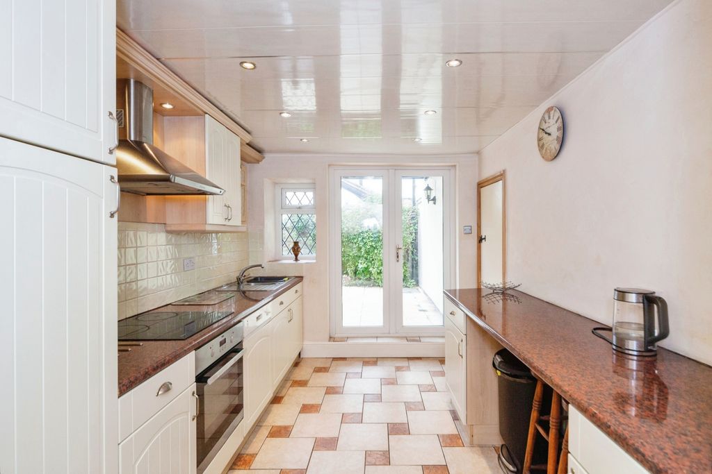 Property photo 3 of 17 Kitchen