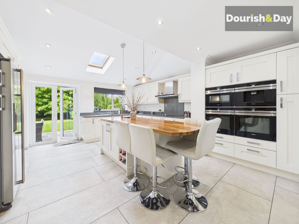 Property photo 3 of 29 Kitchen