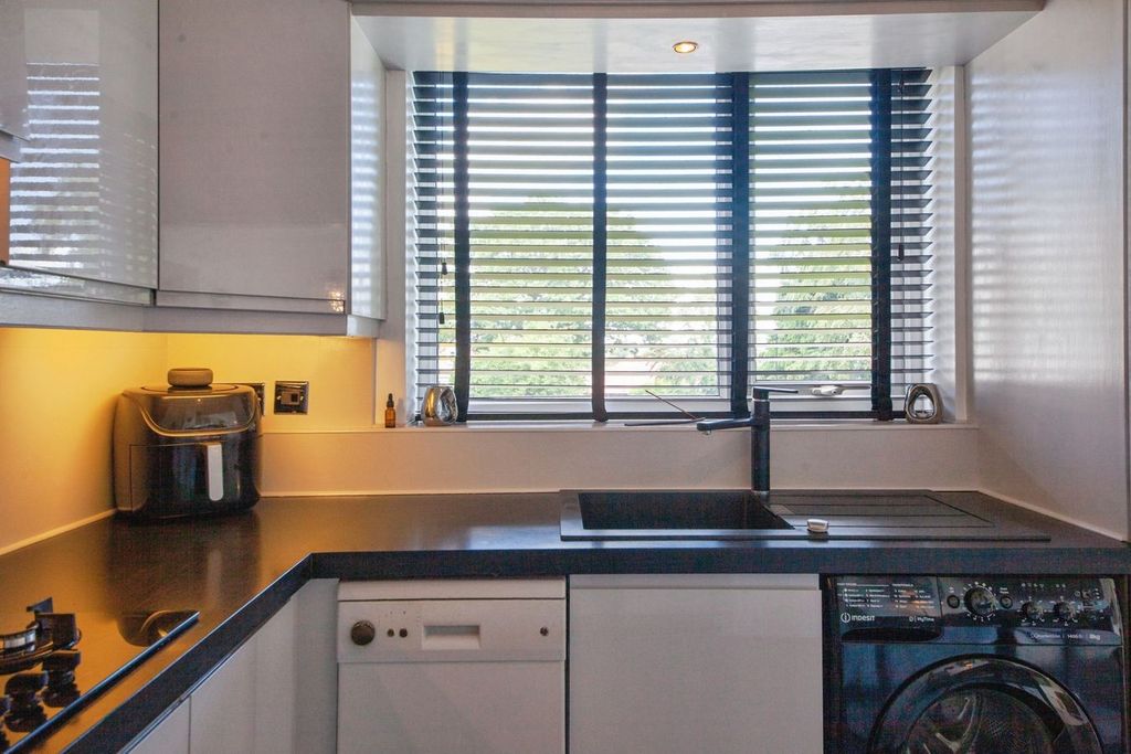 Additional image 9 of 2 bed flat for saleThe Glen, Sheffield S10