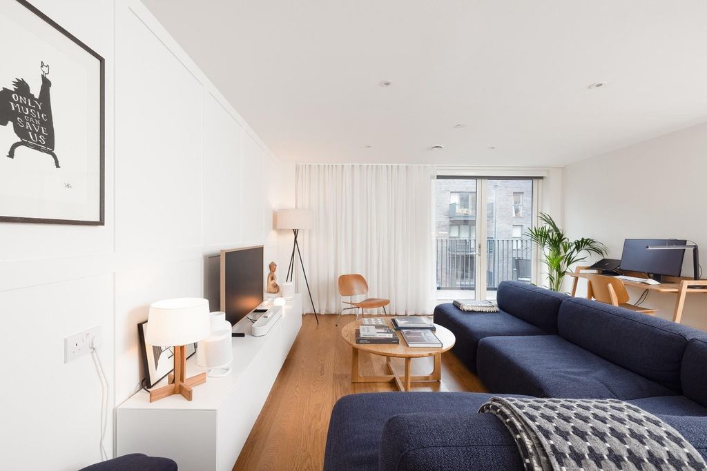 Property photo 1 of 32 Char6403.Jpg