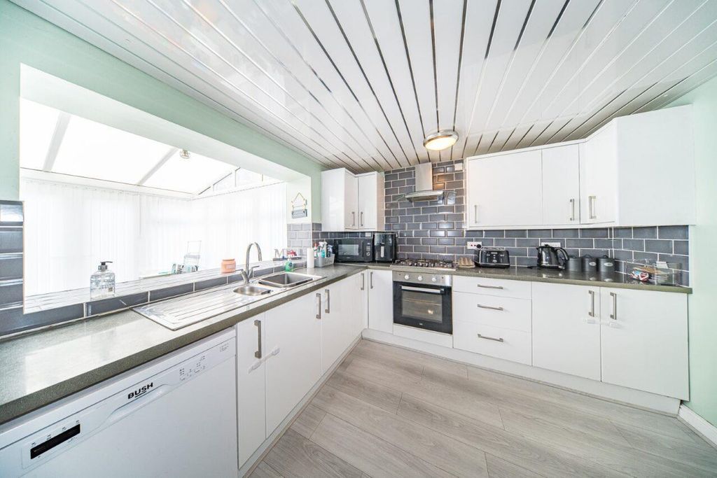 Property photo 3 of 16 26 Holden Road Kitchen.Jpg