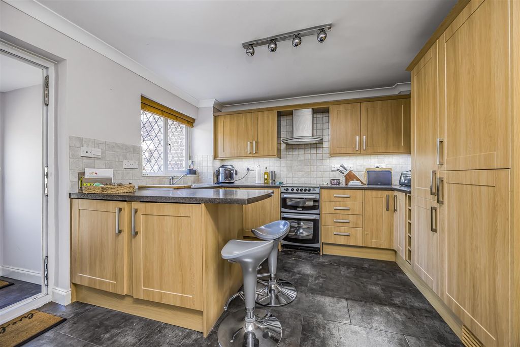 Property photo 1 of 20 17 Kingfishers, Fareham-Porticomarketing-Soldby-21