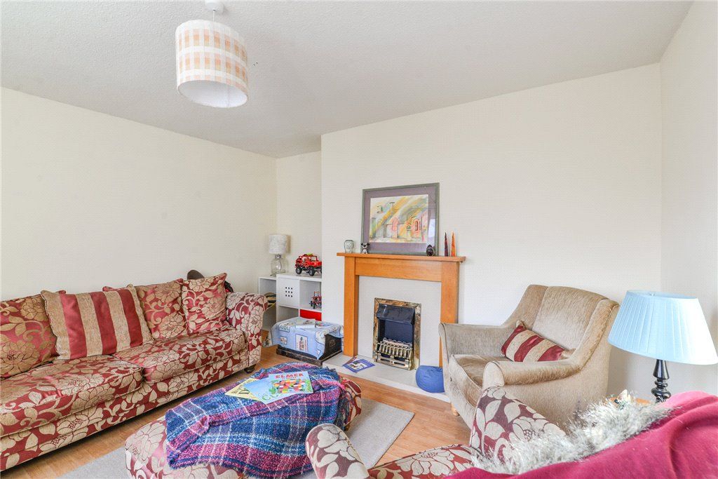 Property photo 3 of 17 Lounge