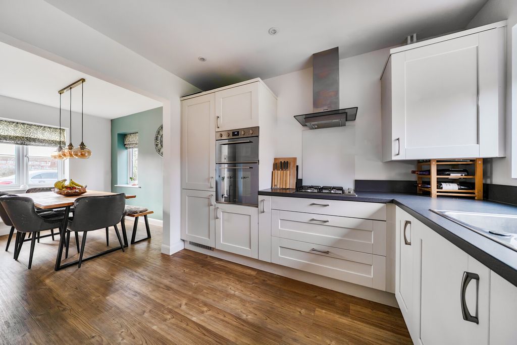 Property photo 3 of 22 1417278-18-699886...