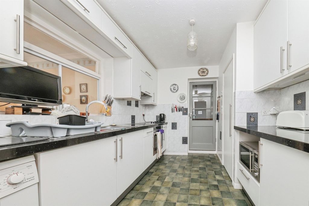 Property photo 2 of 17