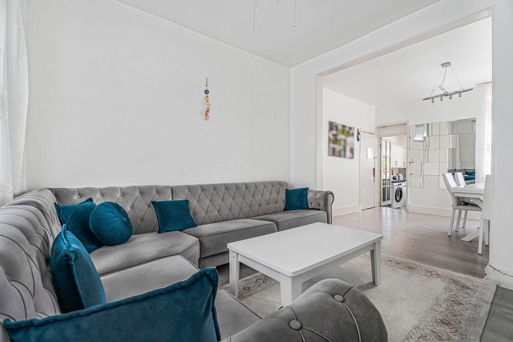 Property photo 3 of 16 Living Room