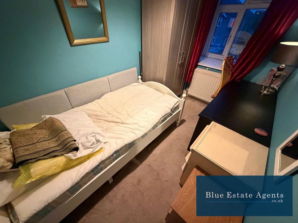 Property photo 1 of 7 Single Bedroom