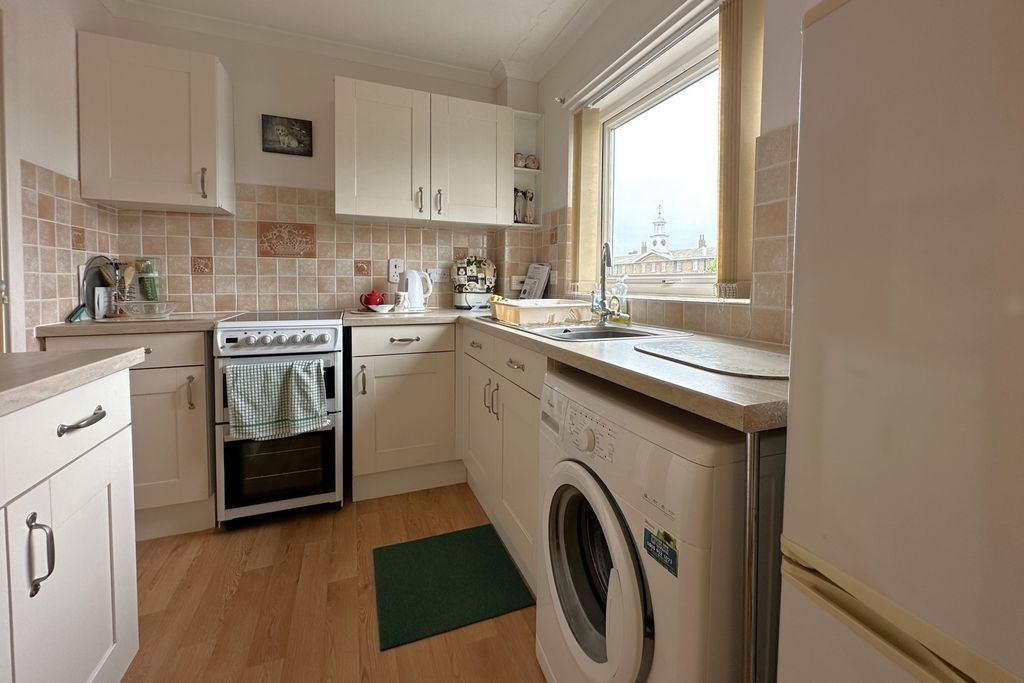 Additional image 5 of 2 bed flat for saleMarine Road, Walmer CT14