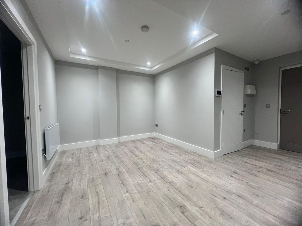 Property photo 3 of 10 Image