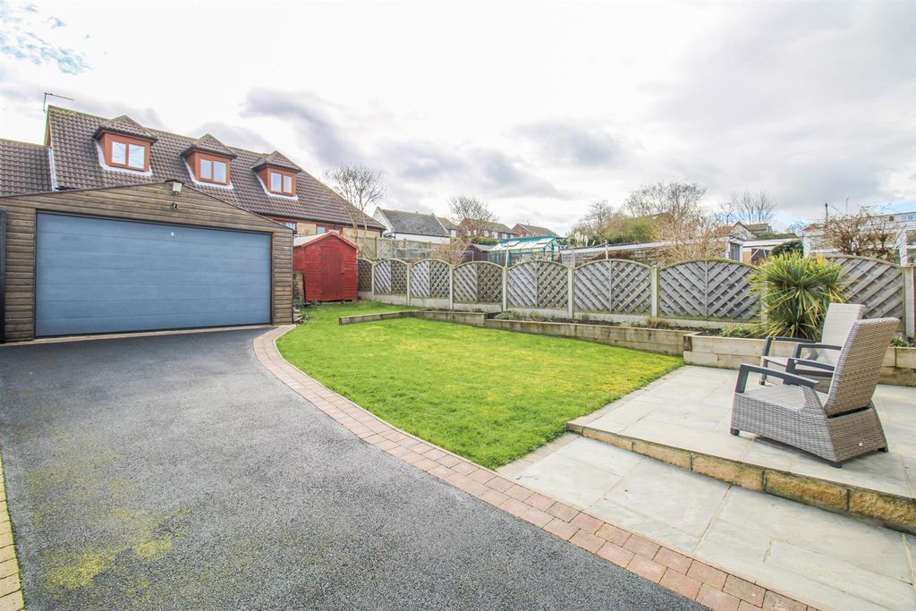 Property photo 2 of 11 Outside