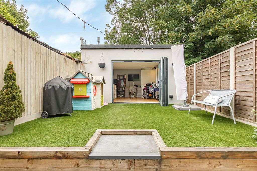 Property photo 2 of 16 Picture No. 15