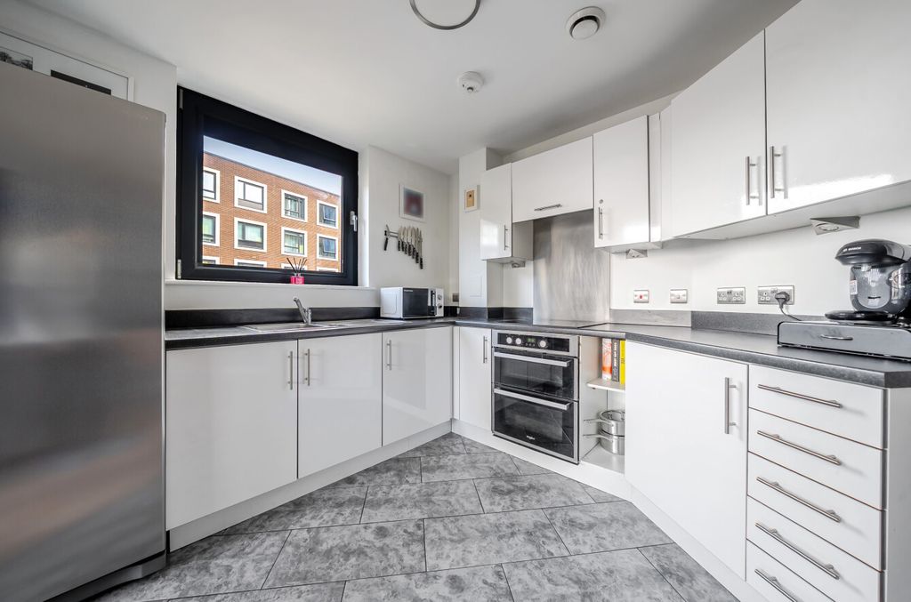 Property photo 3 of 18 1511690-13-6A8810...