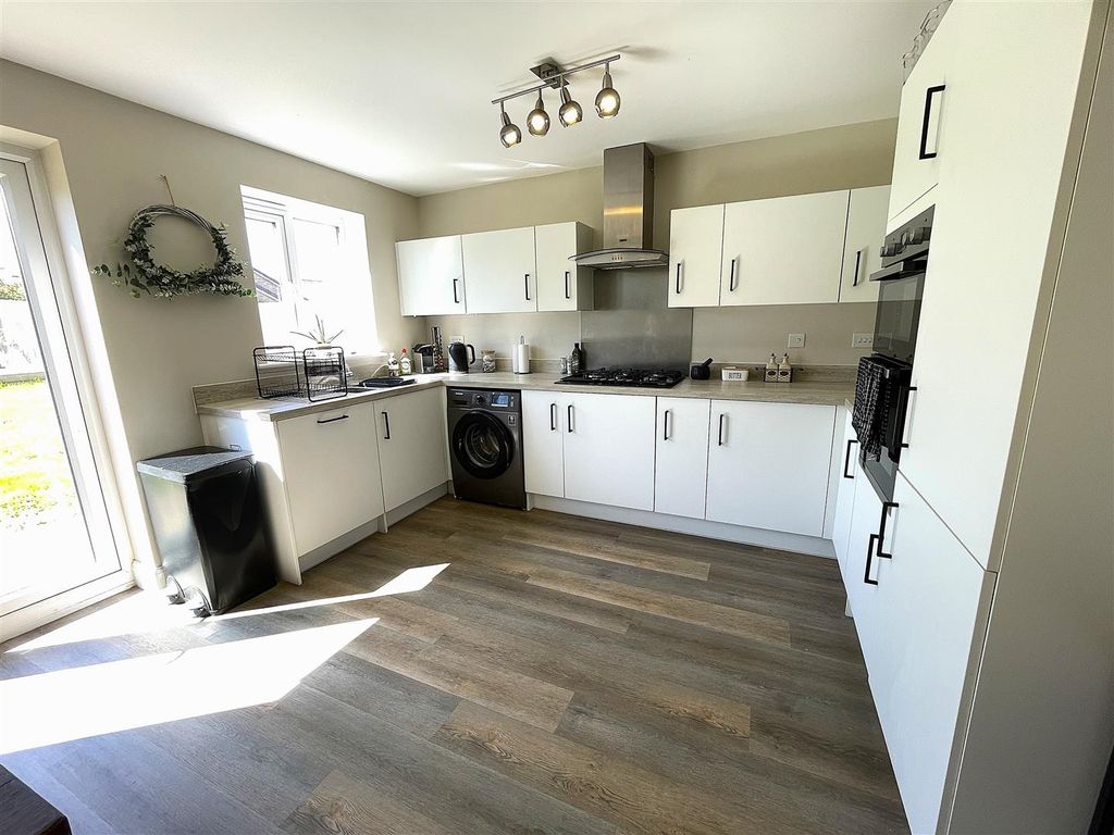 Property photo 3 of 30 Kitchen