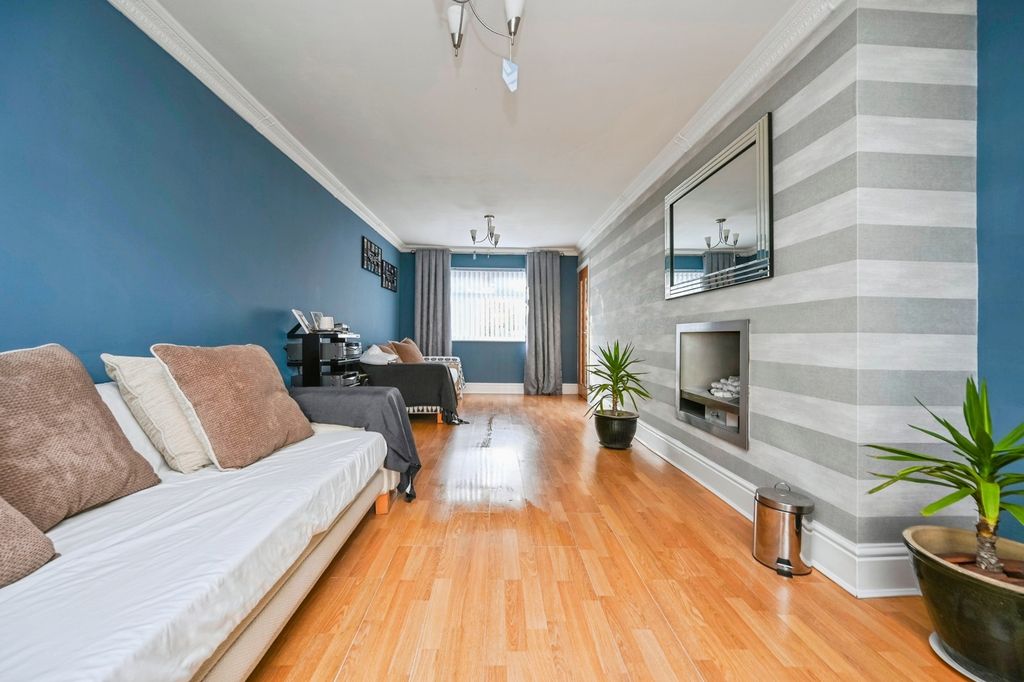 Property photo 3 of 13 Pbox-Img.Jpg