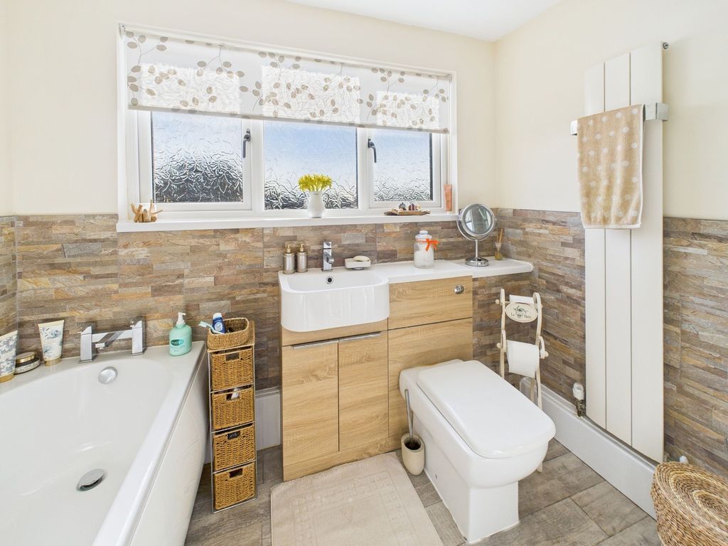 Property photo 3 of 28