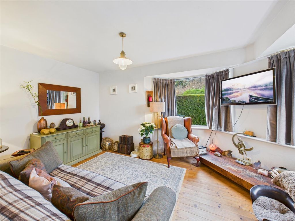 Property photo 2 of 17 Lounge