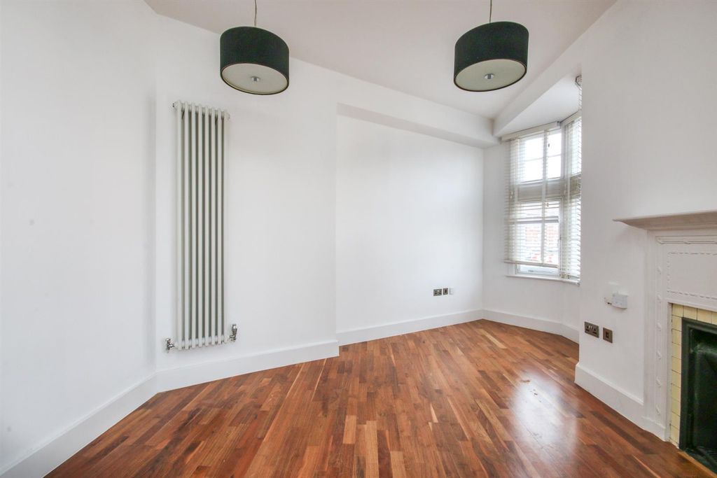 Property photo 3 of 9 3