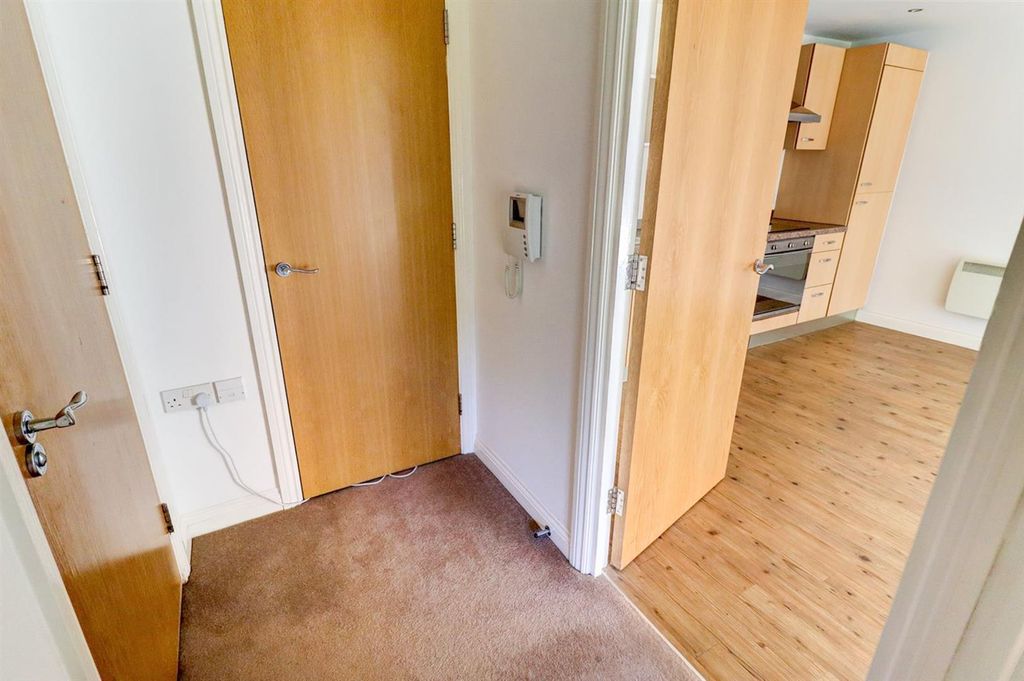 Property photo 3 of 12