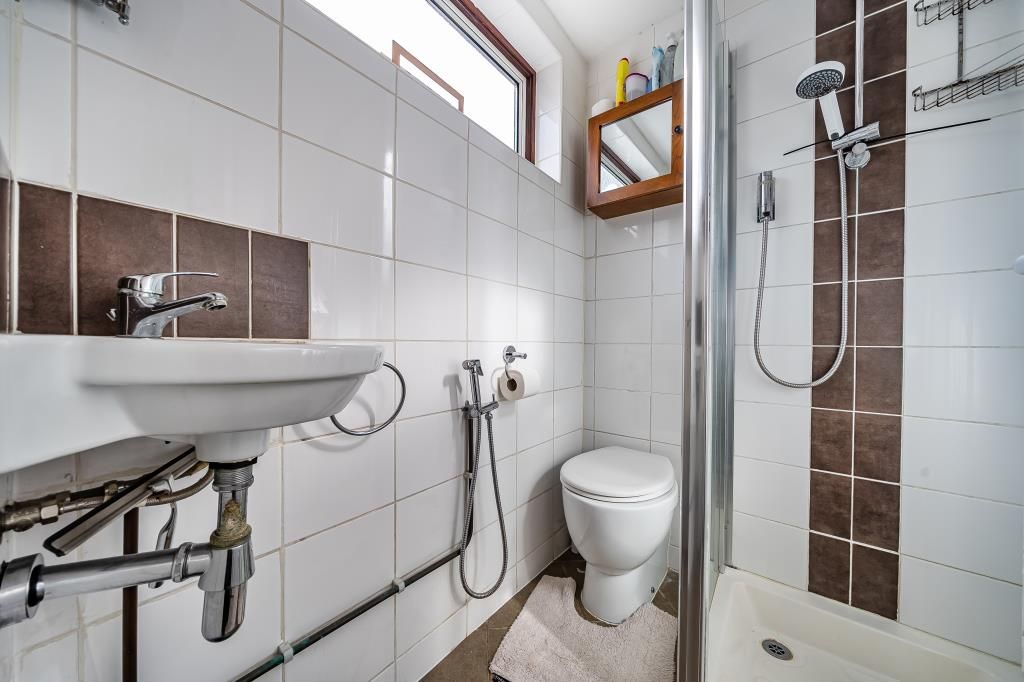 Property photo 2 of 20 Bathroom