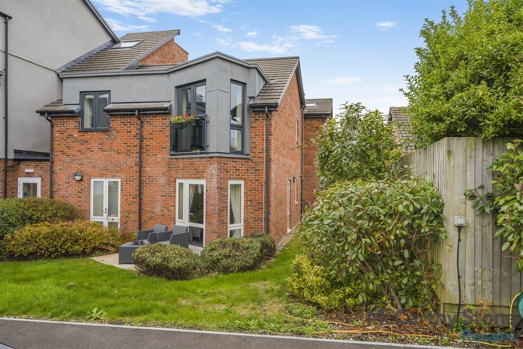 Property photo 1 of 20 8667052-Exterior05.Jpg