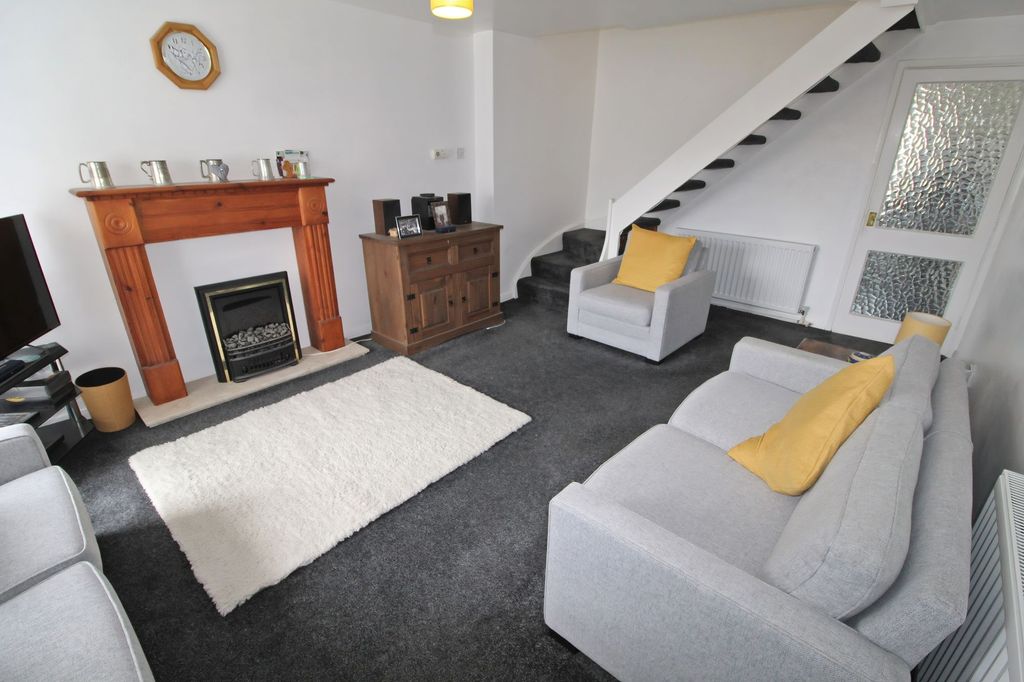 Property photo 3 of 13 Lounge