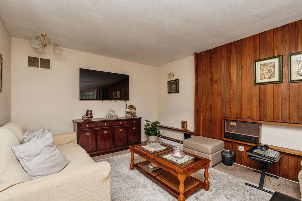 Property photo 3 of 12 Pbox-Img.Jpg