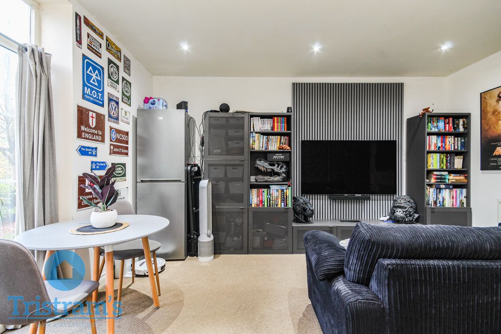 Property photo 3 of 11