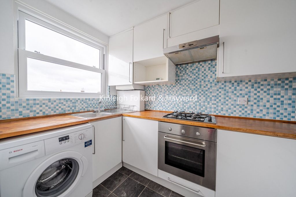 Property photo 2 of 8 Picture No. 11