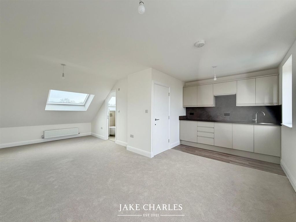 Property photo 2 of 27 37F8406c-8B11-430F-87Df-387777c28710.Jpg