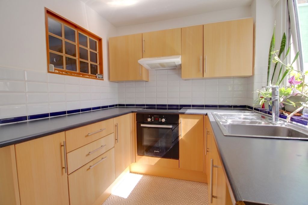 Property photo 3 of 11 Kitchen 2