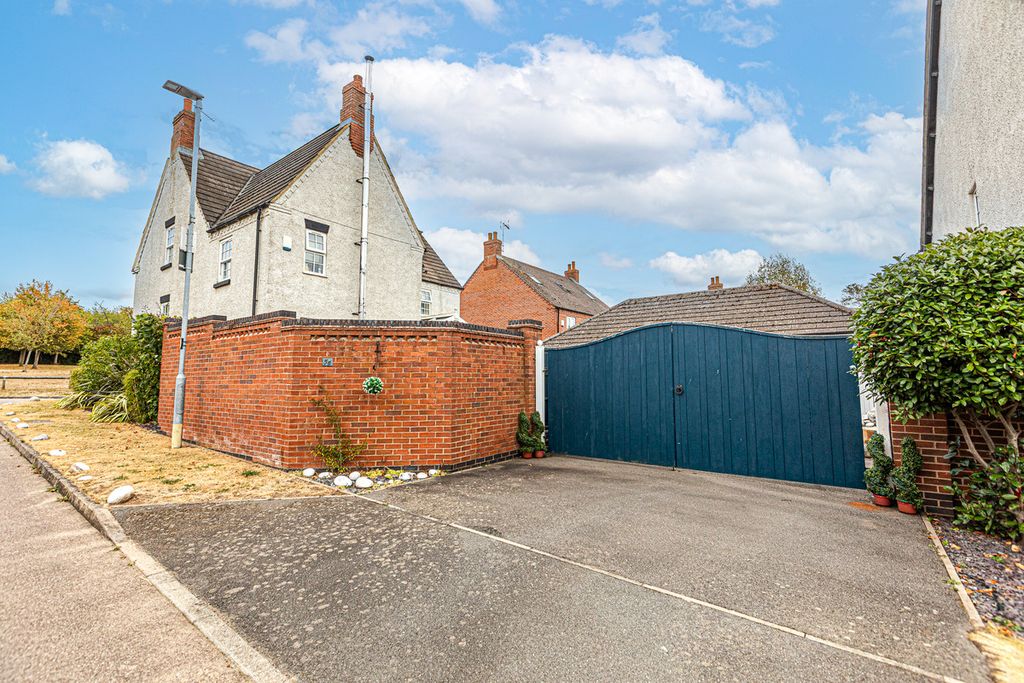 Property photo 2 of 42