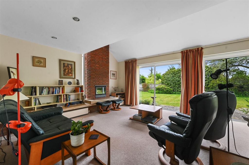Property photo 2 of 15 Sitting Room