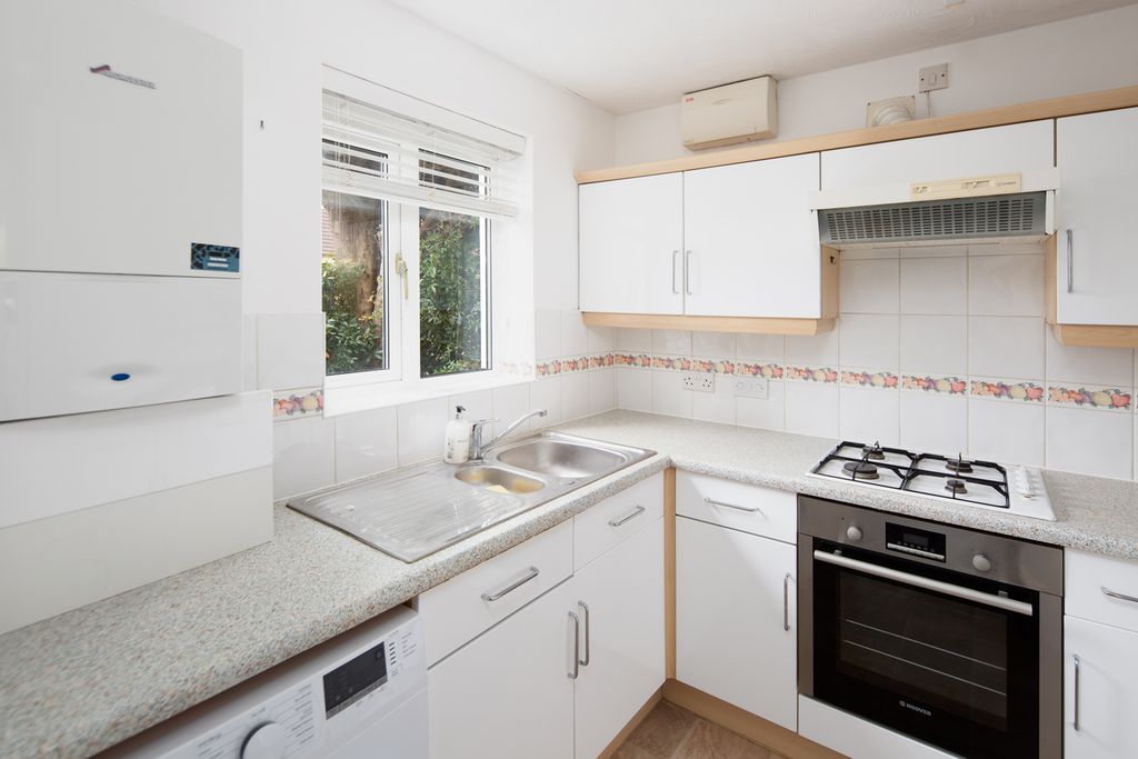 Property photo 3 of 20 Kitchen