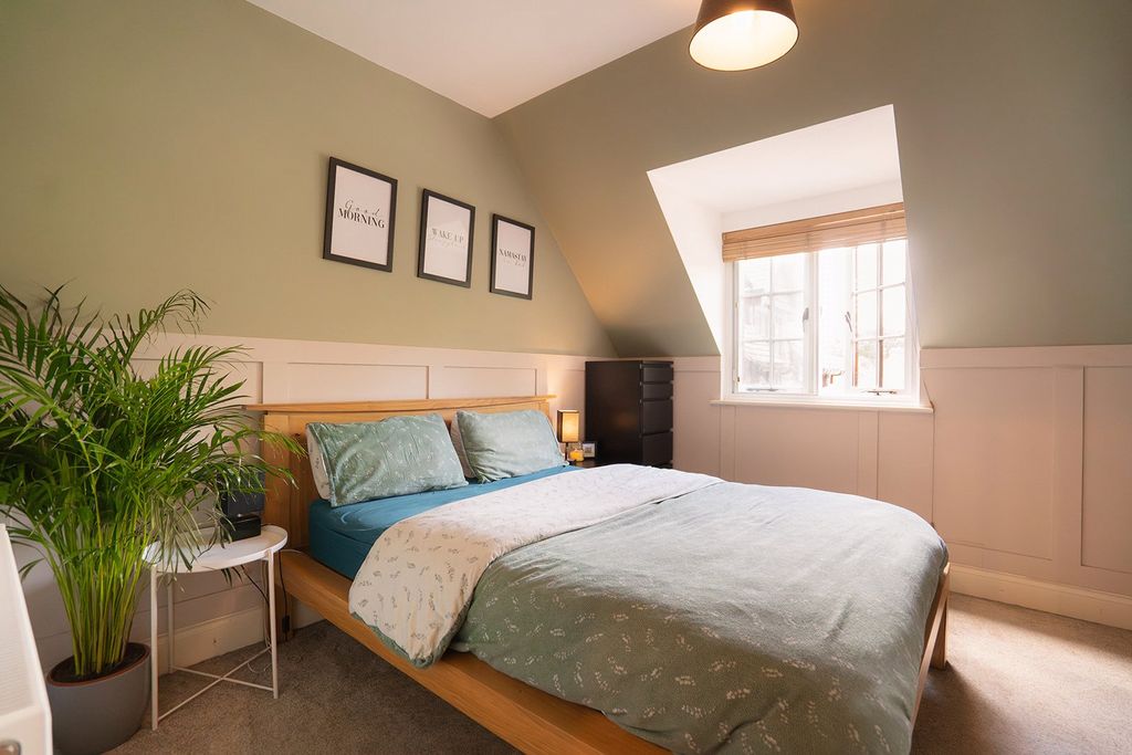 Property photo 3 of 17 Main Bedroom