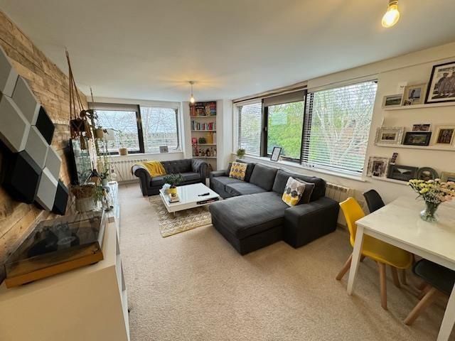 Property photo 2 of 11 Dauntsey House.Jpg