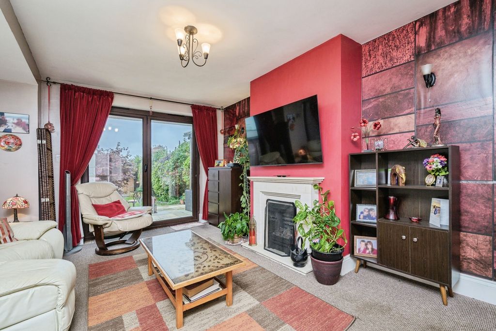 Property photo 3 of 20 Pbox-Img.Jpg