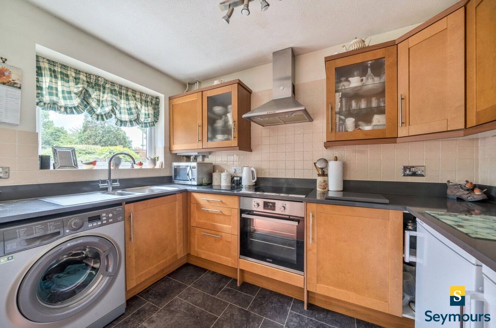 Property photo 3 of 25 Kitchen