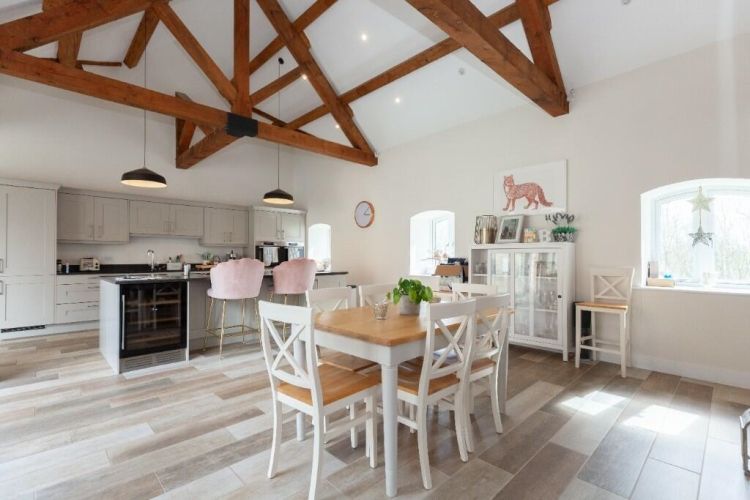 Property photo 2 of 8 76461_4Hordleyfar...