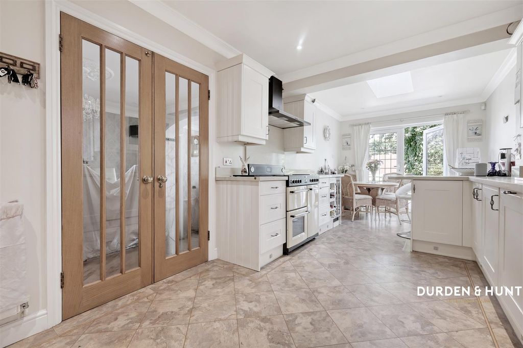 Property photo 3 of 23 Nelwyn Avenue