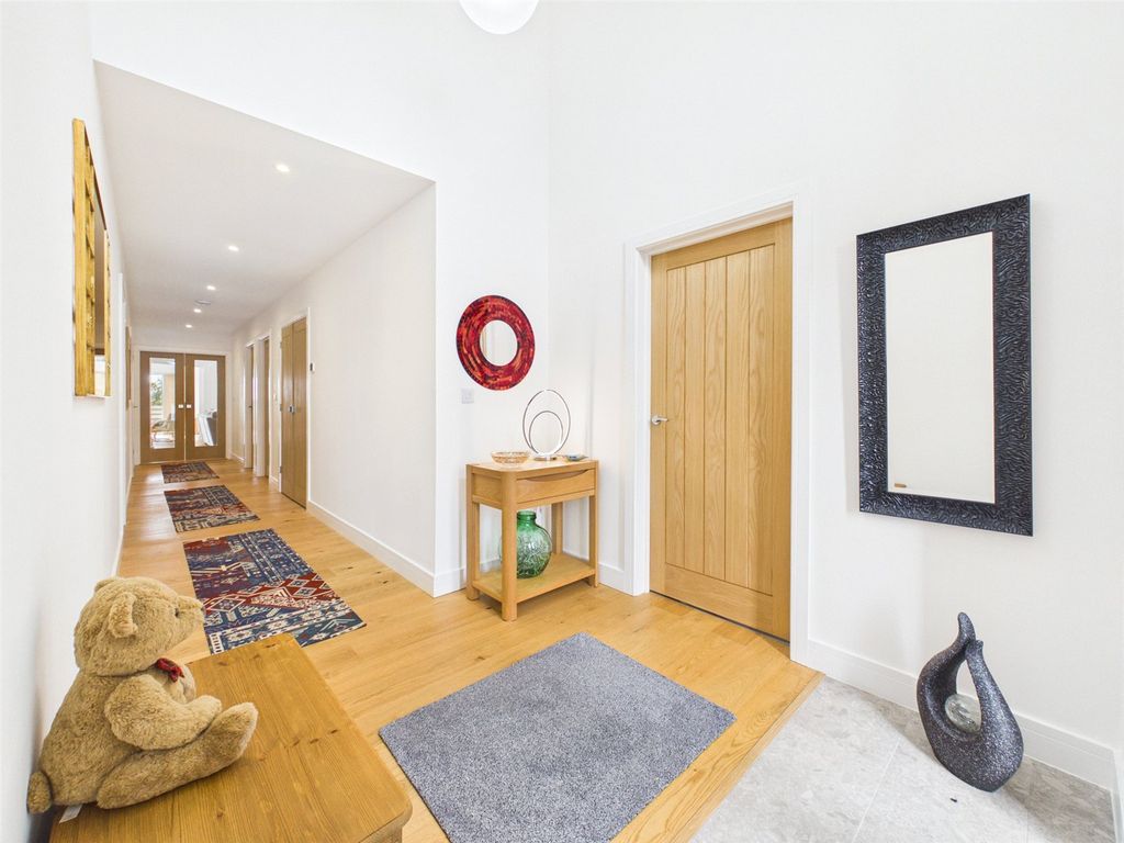 Property photo 2 of 18 Picture No. 11