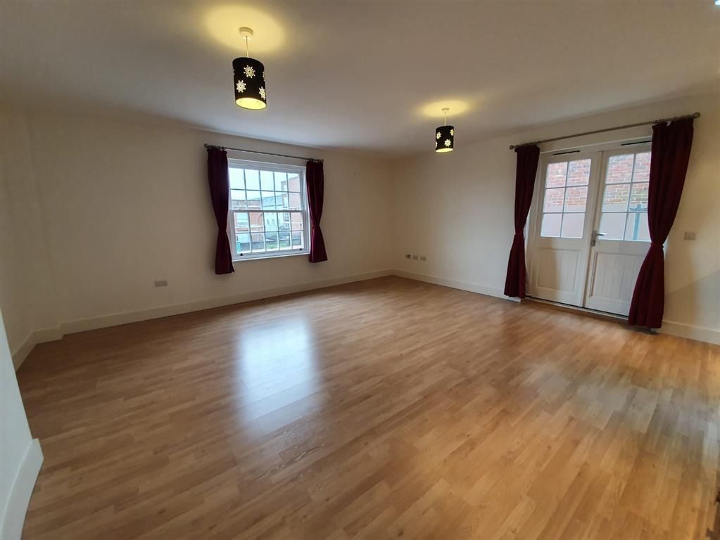 Property photo 3 of 7 Living Room