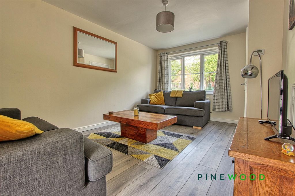 Property photo 2 of 14 Lounge