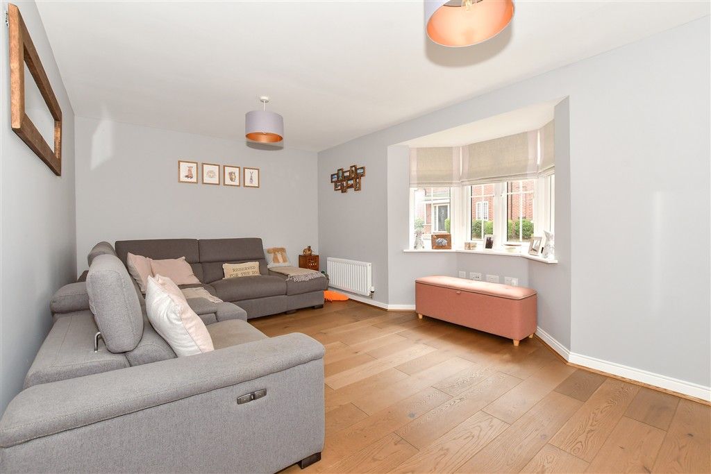 Property photo 3 of 12 Lounge